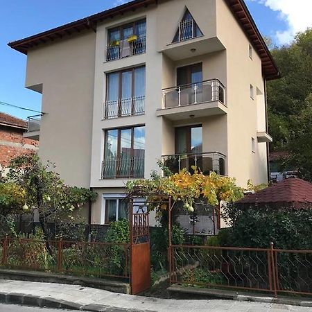 Guest Rooms Profirov Slatograd Exterior foto